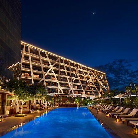 The Abu Dhabi Edition Exterior photo The hotel's pool