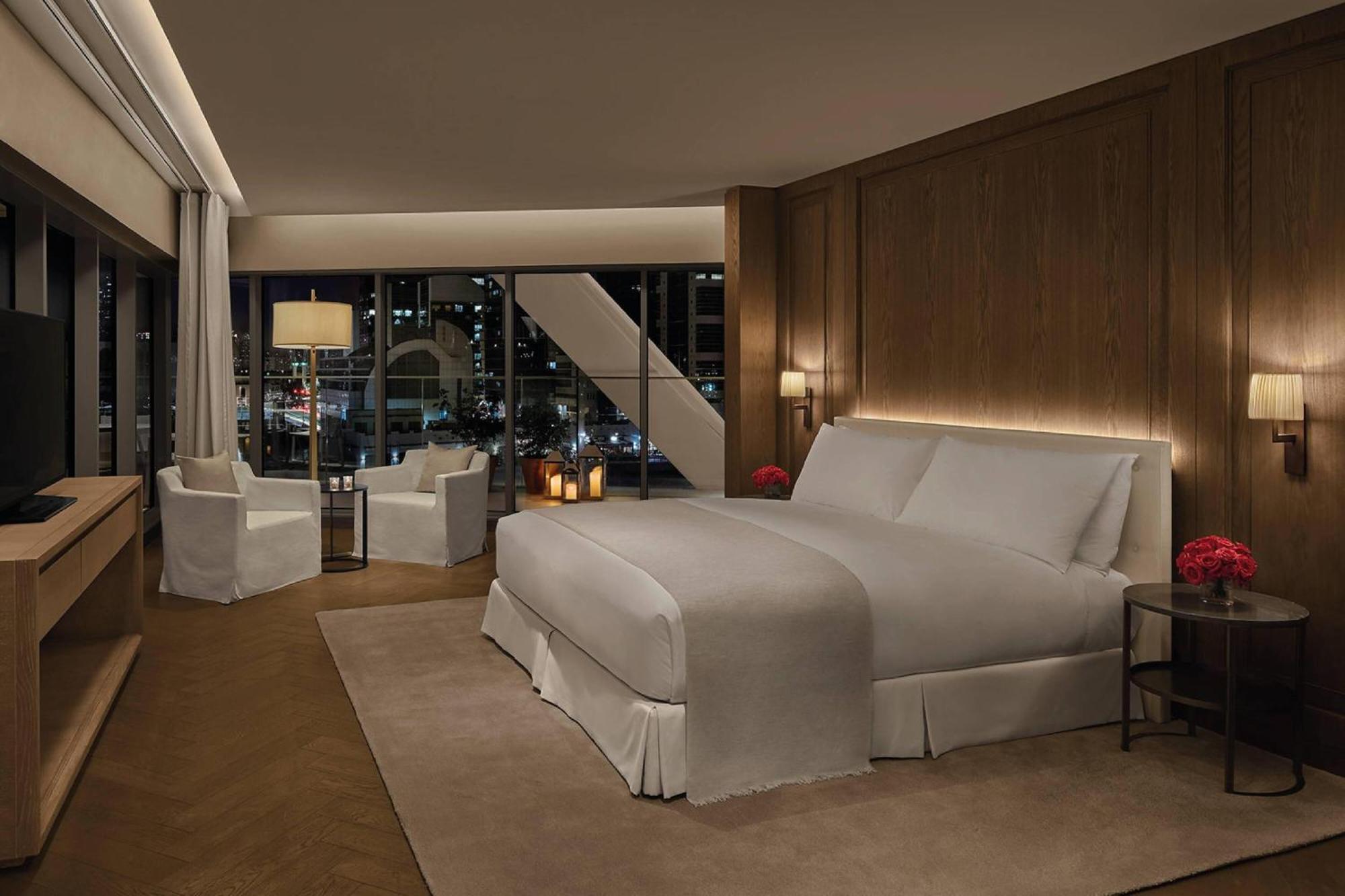 The Abu Dhabi Edition Exterior photo A bedroom at the Mandarin Oriental, Hong Kong