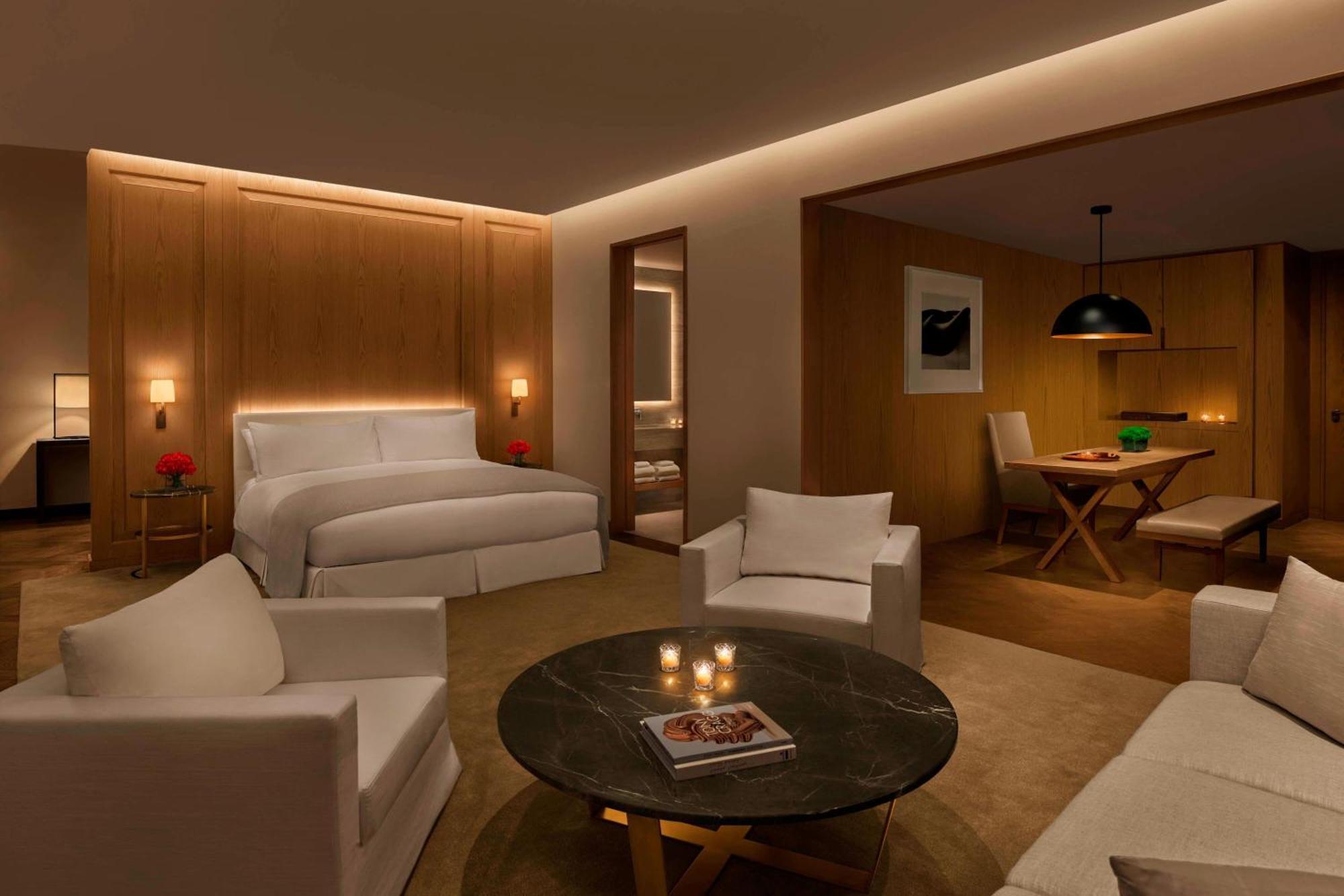 The Abu Dhabi Edition Exterior photo A suite at the Mandarin Oriental, Munich