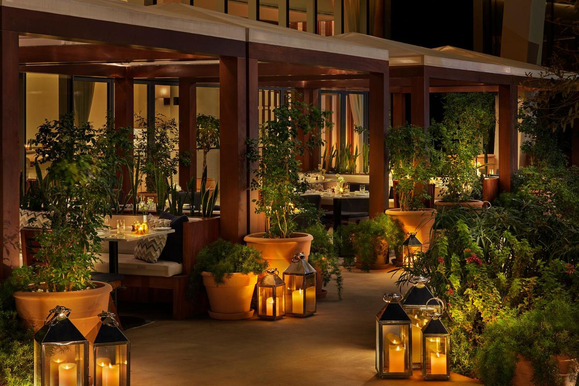 The Abu Dhabi Edition Exterior photo The patio at the Mirage